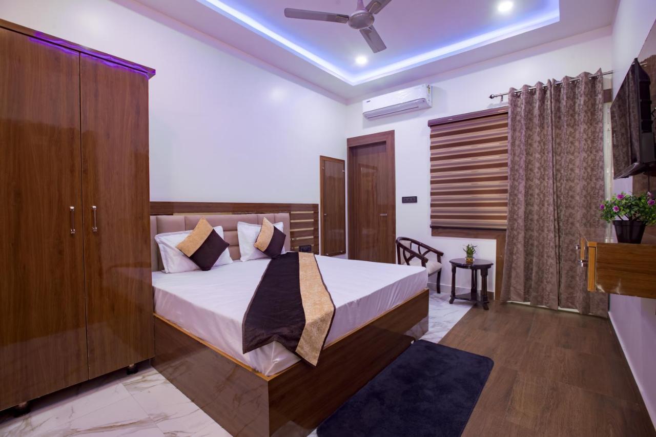 Madhav Residency Hotel Mathura Exterior photo