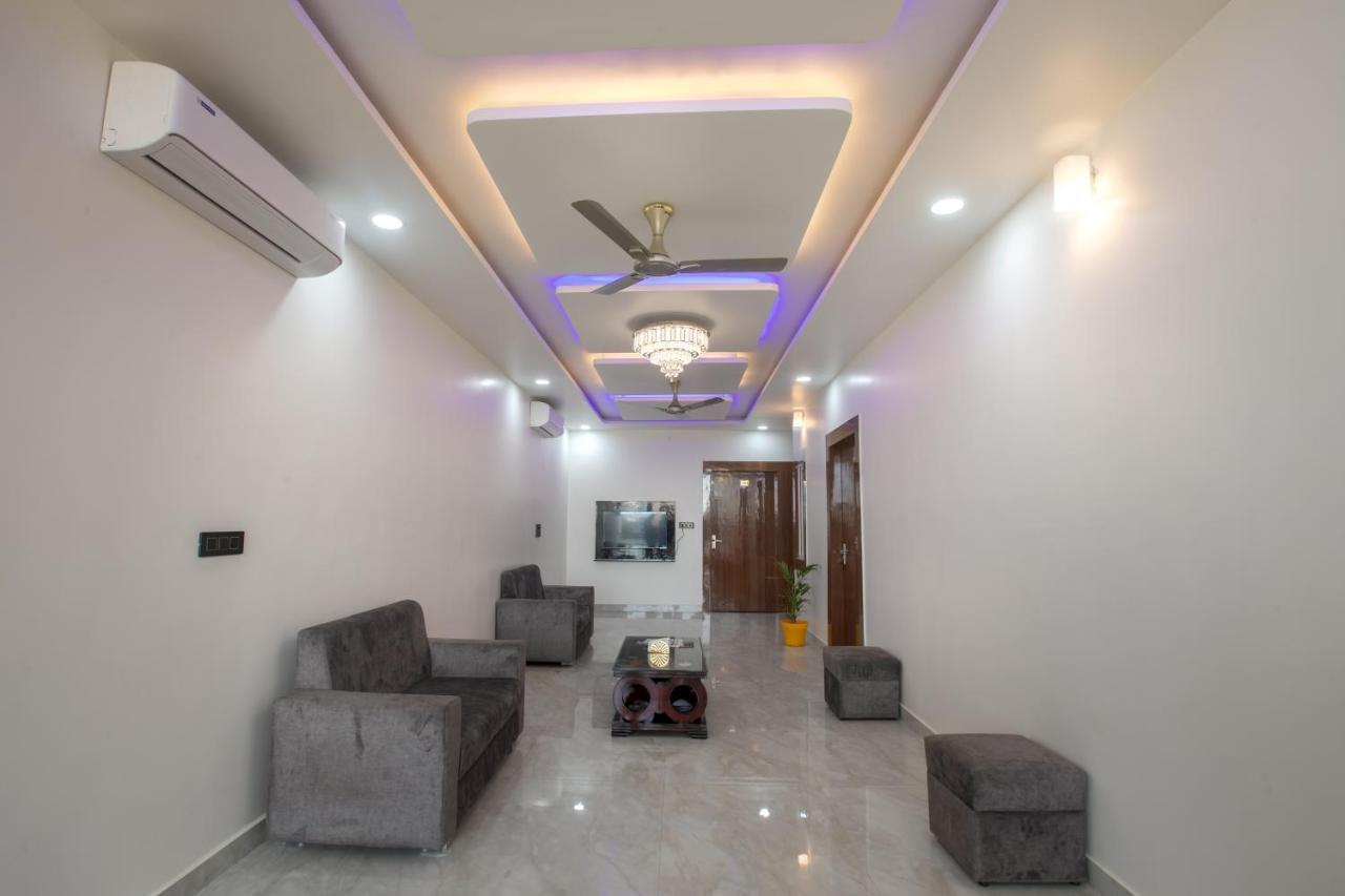 Madhav Residency Hotel Mathura Exterior photo